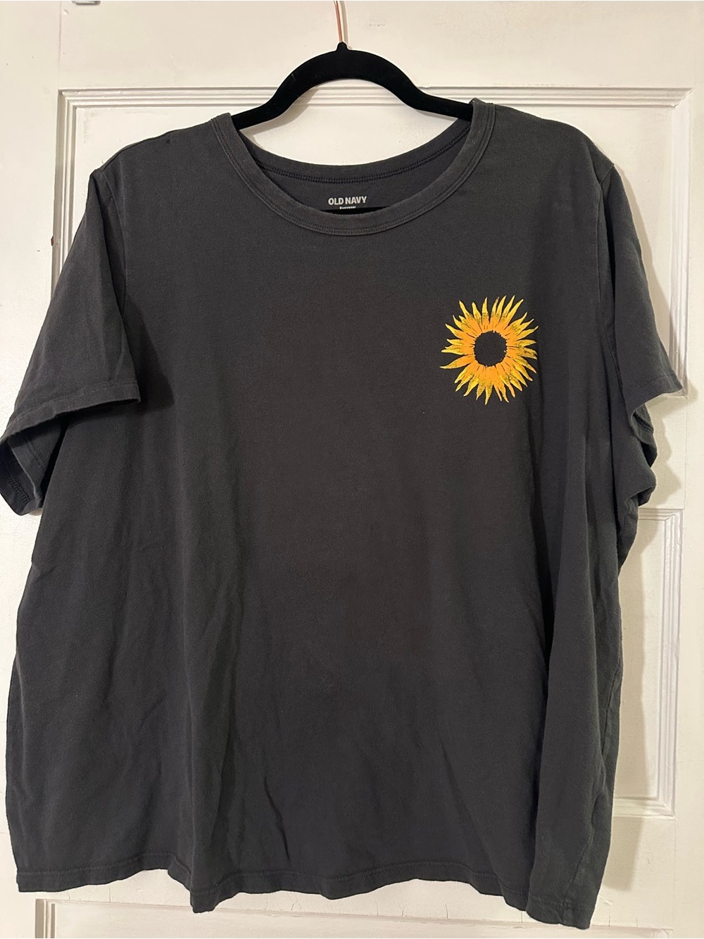 Old Navy Plus Women’s Charcoal Sunflower Graphic Tee
